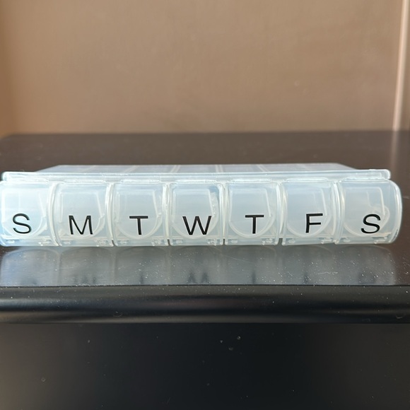 🆕 Weekly Pill Organizer - Picture 3 of 7